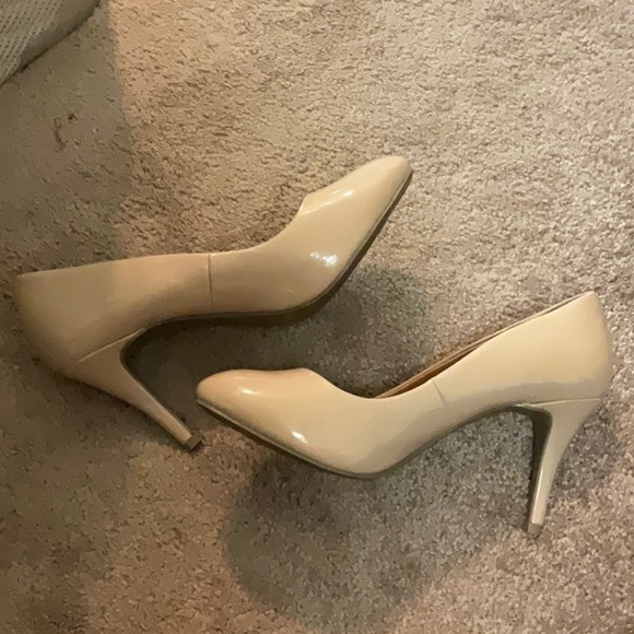 Heels - Picture 3 of 3